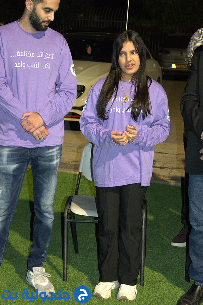 اضاءة المركز الجماهيري في جلجولية باللون البنفسجي بمناسبة اليوم العالمي لذوي الاحتياجات الخاصة